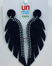 Cargar imagen en el visor de la galería, Leather Wings Earrings
