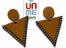 Cargar imagen en el visor de la galería, Leather Triangle Earrings
