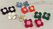Cargar imagen en el visor de la galería, Baby Flower Leather Earrings

